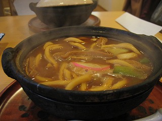 これぞ名古屋、山本屋総本家の逸品。味噌煮込みうどん!"