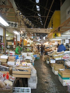 場内エリアは冒険心をそそられる、まるで立ち入り禁止の遊園地のよう