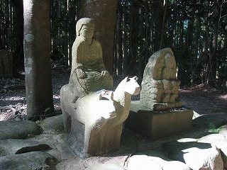 昨年訪問した時の「牛馬童子」像