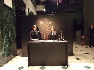 パーティー会場の受付