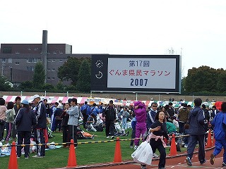 会場入りしてみると、もう人でいっぱいです・・・