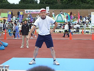 大道芸人を呼んで、子供達を楽しませる演出も