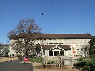 中央に位置する本館。ここの2階に国宝室が