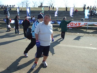 ゴール場所を間違えて動揺する松村さん