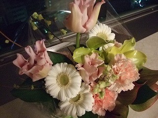夫婦ともどもお世話になっている、あるご夫婦からいただいたお祝いの花