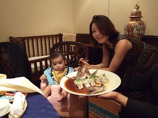 某社長が開催してくれた生誕祝いの食事会で、食事の真似事