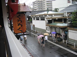 祇園祭 山鉾巡行 くろちくさんの２階窓から