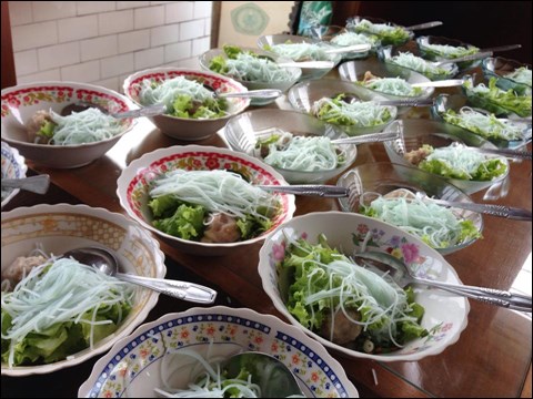 インドネシアの屋台料理 肉団子スープ バッソ Bakso