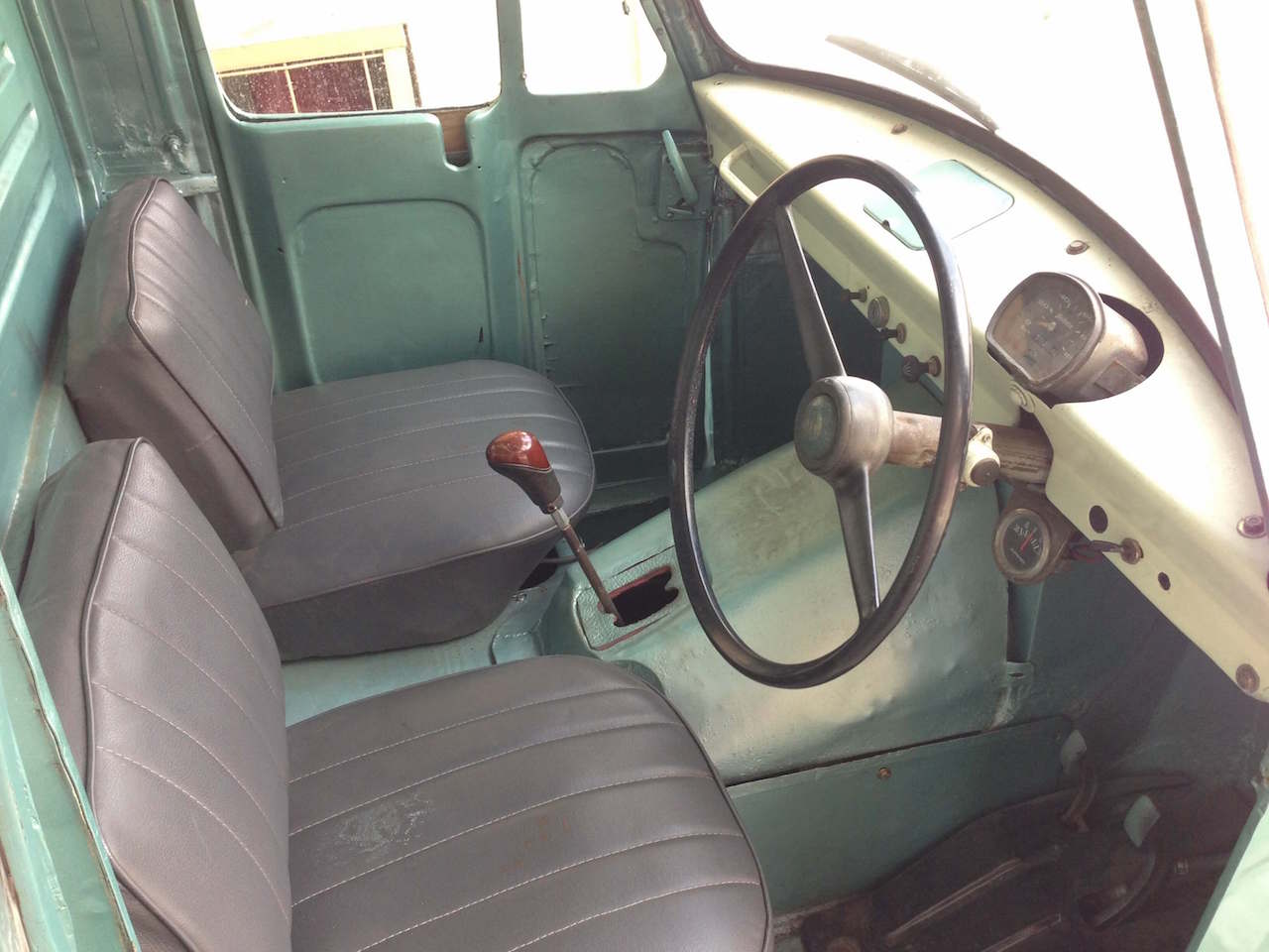 インドネシアで愛される現役のオート三輪