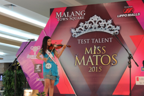 １人目はバイオリン演奏を披露