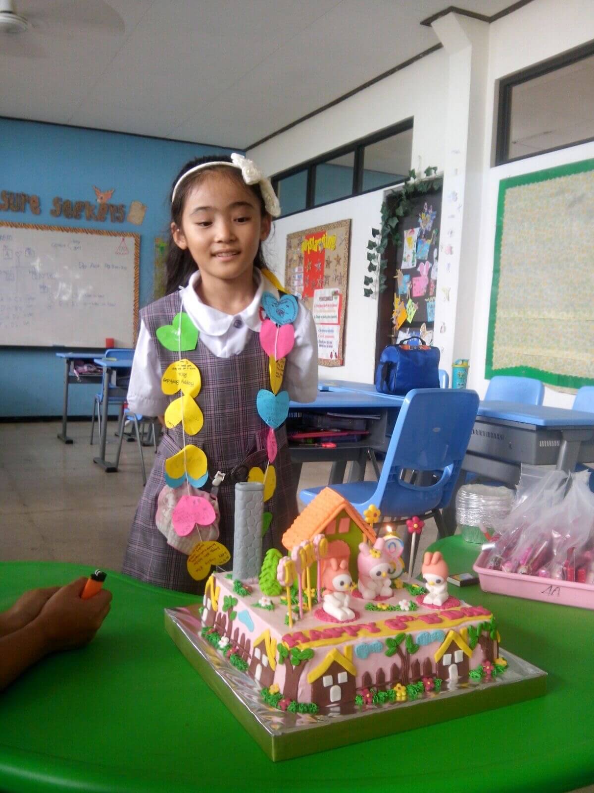 インドネシア滞在１年半の娘が８歳の誕生日を迎えて