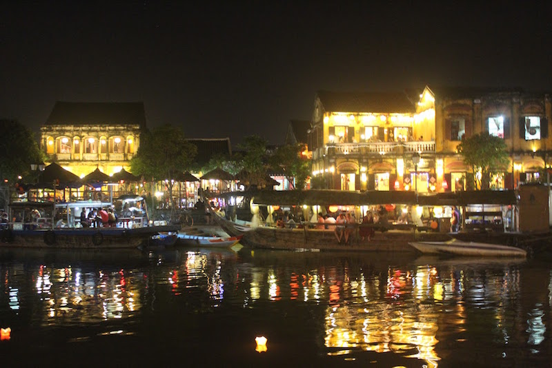 ベトナム：ホイアンの美しい夜景