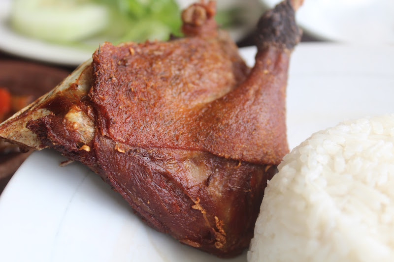 「べベッ・ゴレン」インドネシア定番のアヒル料理！