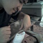 生後24時間未満の娘と遊ぶ｜どんどん変化していく人間の神秘は衝撃!!