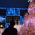 年下女性とのクリスマス・イルミネーションデートの現場を妻に撮影される