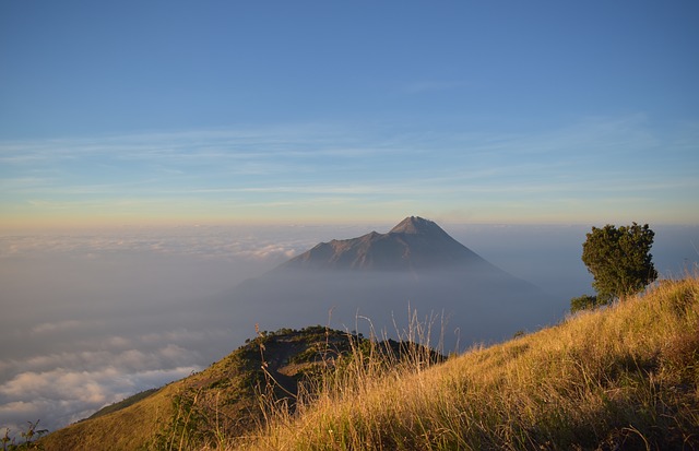 メラピ山　インドネシア